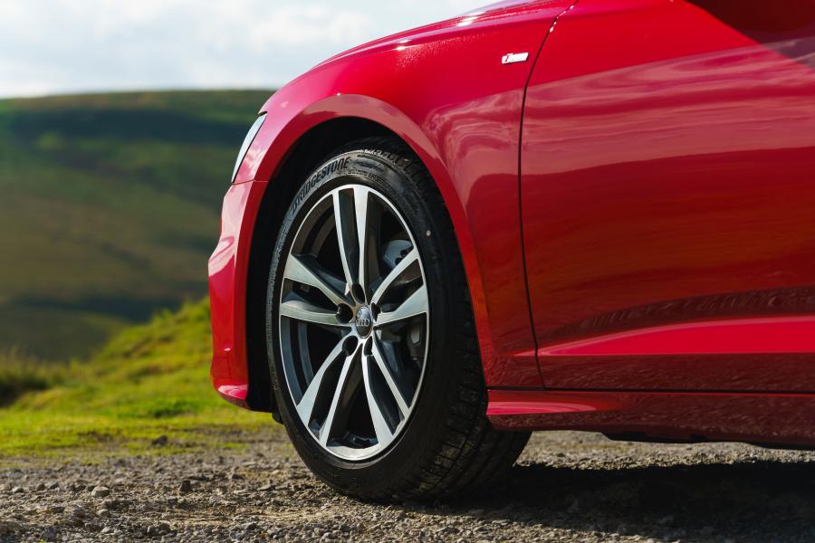 Детали экстерьера Audi A6 40 TDI S-Line (C8) 2018 года  (UK) (фото 9 из 40)